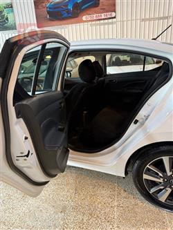 نیسان ڤێرسا